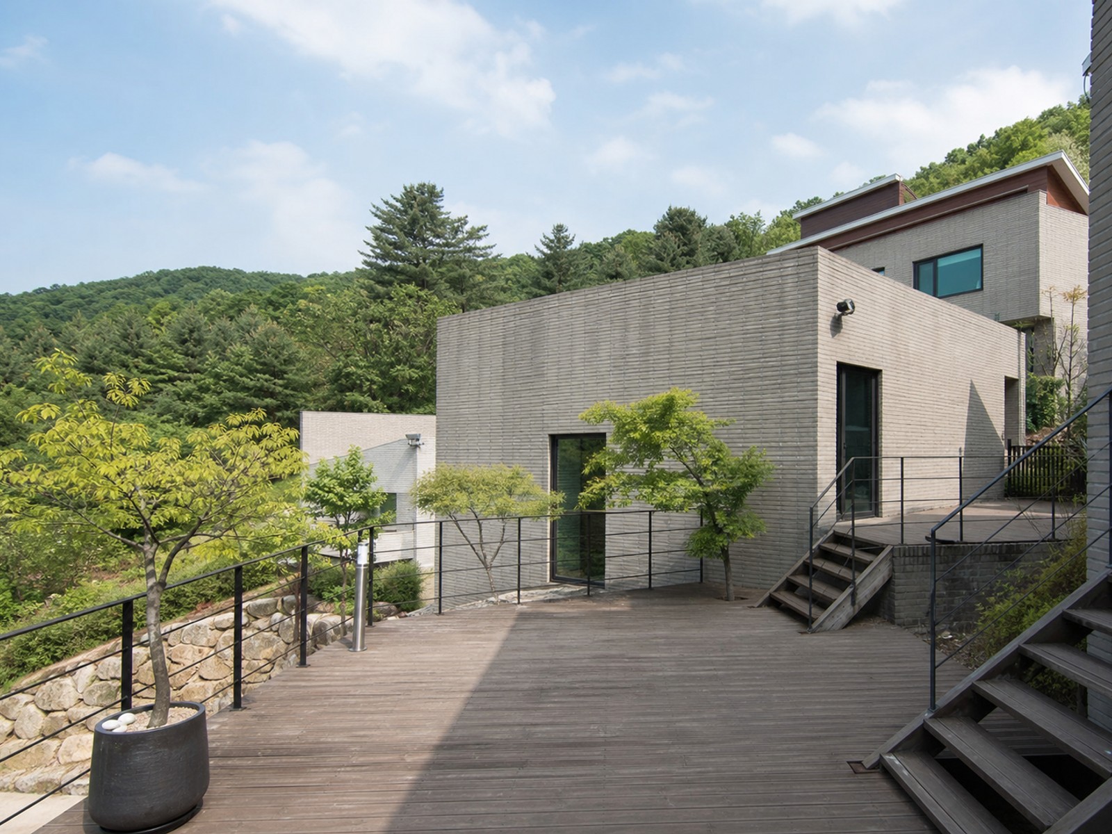 양평 서종면 풀빌라 펜션 매매 — 독채 7객실·개별 노천탕·연매출 3.5억
